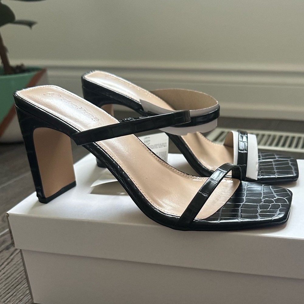 Square Toe Two Strap Heels - Picture 4 of 6